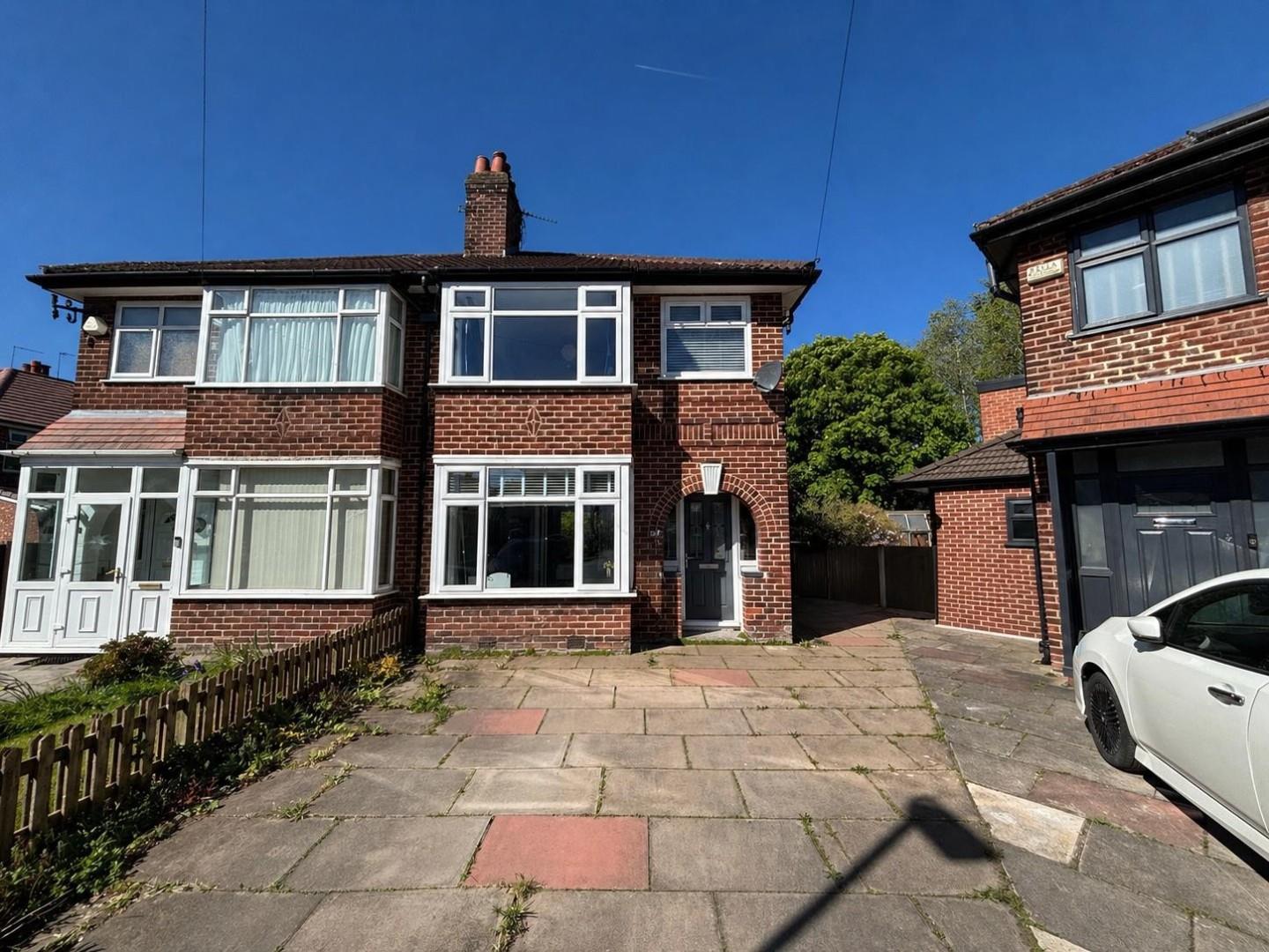 An extended semi on a corner plot in Didsbury — photo 1