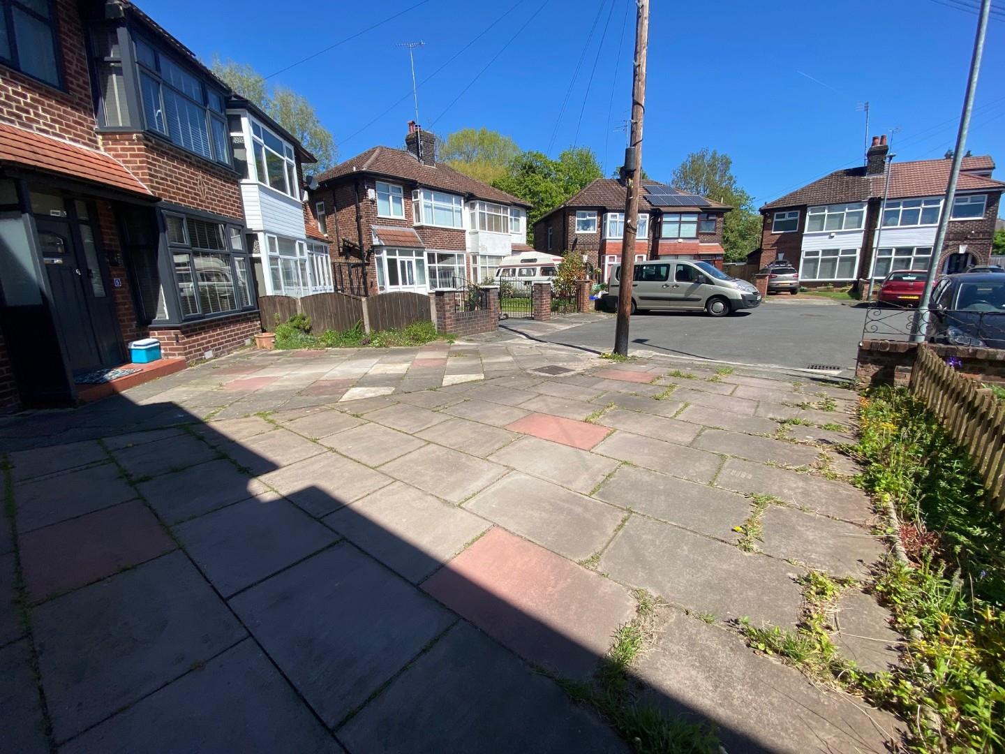 An extended semi on a corner plot in Didsbury — photo 5